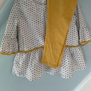 Max Studio Kids 4T Dotted top and golden leggings
